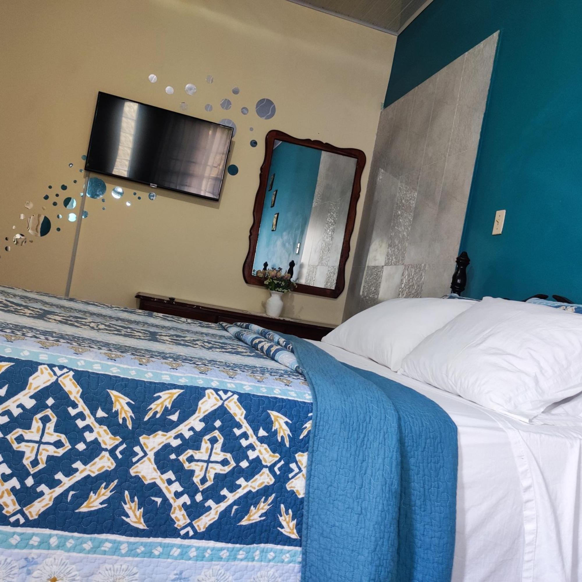 Gables Vacation Rentals With Private Gated Parking Onsite Knockpatrick Dış mekan fotoğraf